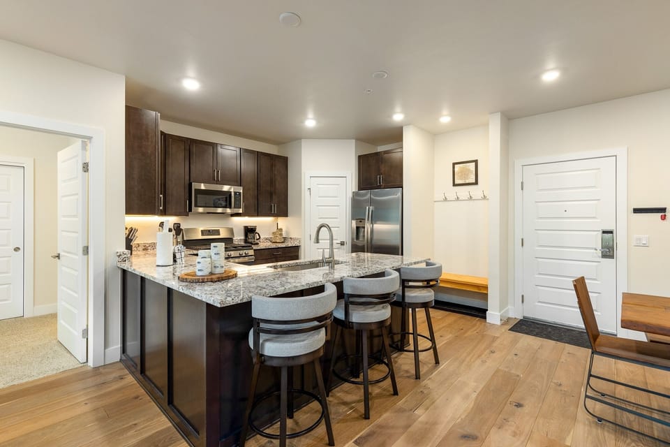 Condo, 2 Bedrooms | Private kitchen | Fridge, oven, coffee/tea maker, toaster