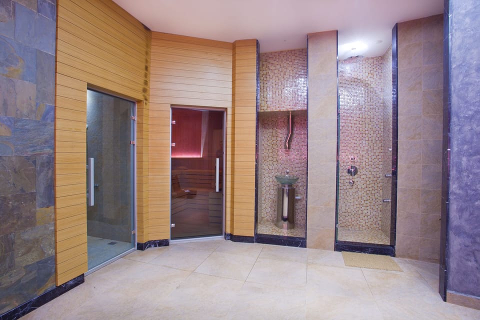 Couples treatment rooms, body scrubs, facials, massages