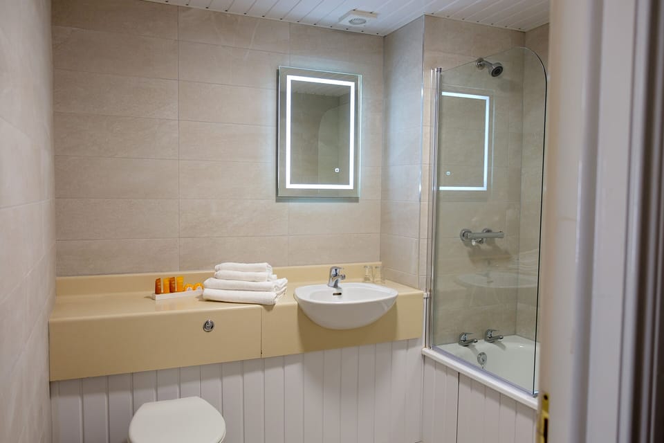 Quadruple Room, Ensuite | Bathroom