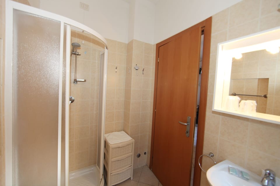 Shower, free toiletries, hair dryer, towels