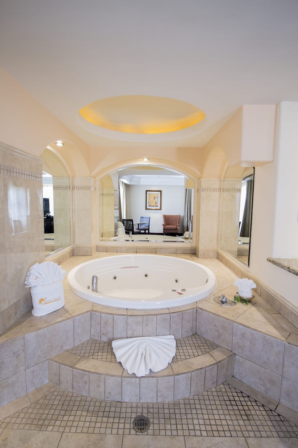 Suite | Jetted tub