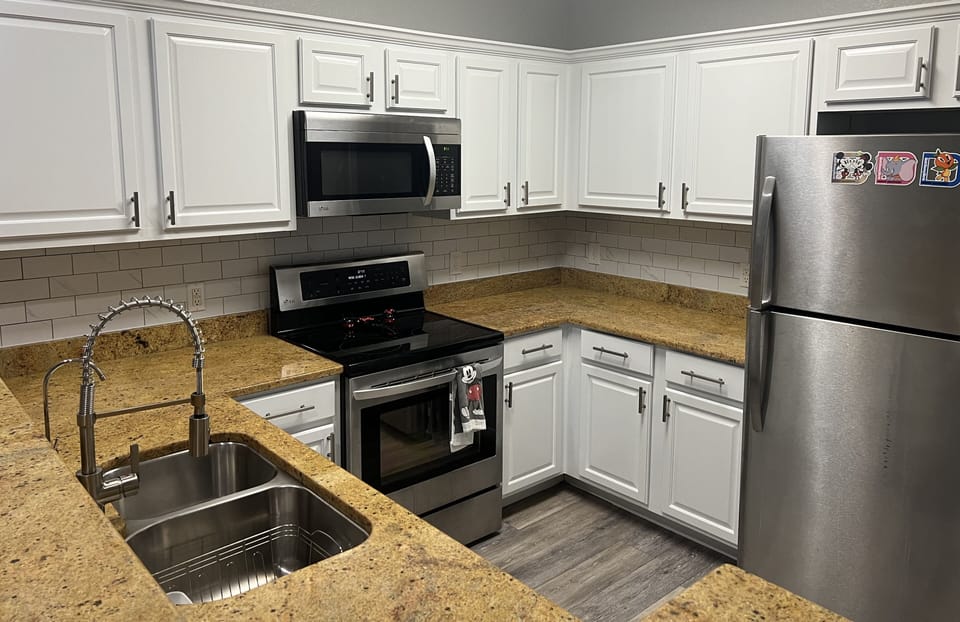 Newly refinished kitchen, 9/2023!