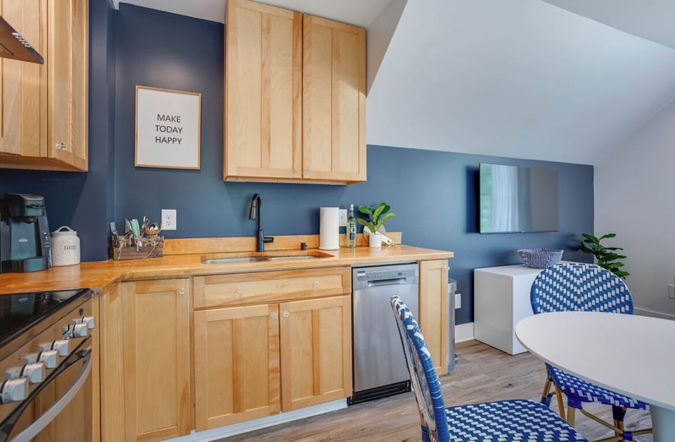 Plenty of storage in the kitchen 
