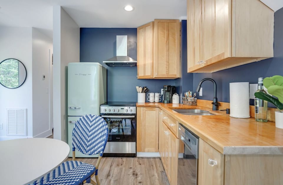 Eat in kitchen dining area 