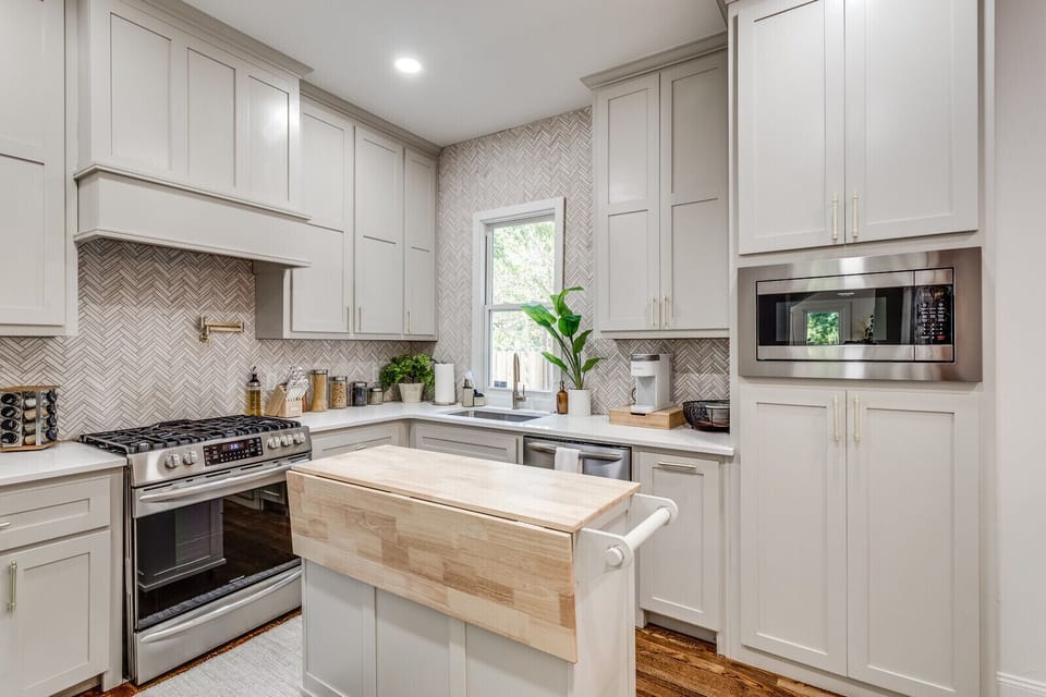 Fully quipped chef's kitchen to bring out your inner iron chef!