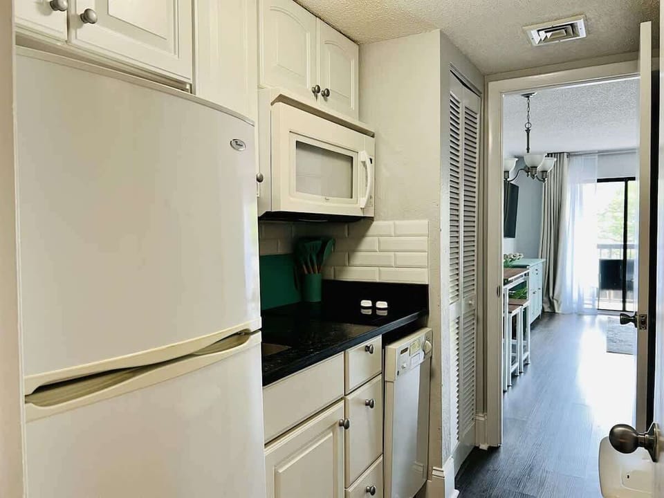 Prepare delicious meals- Fully Equipped Kitchen