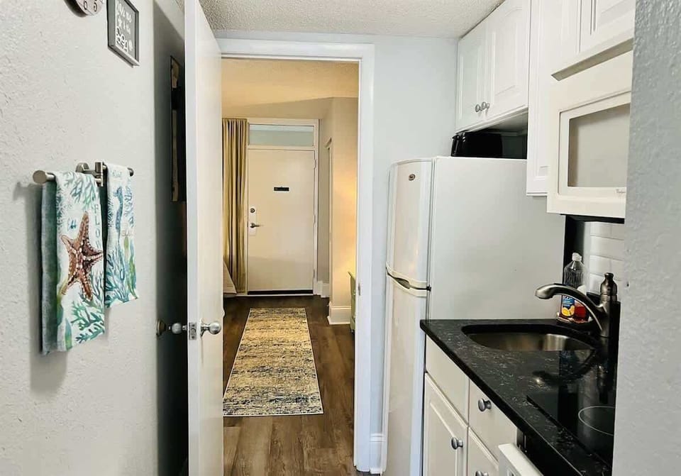 Prepare delicious meals- Fully Equipped Kitchen