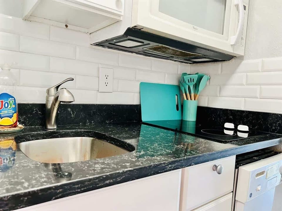Prepare delicious meals- Fully Equipped Kitchen