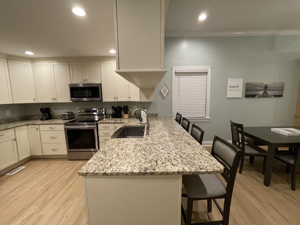Bar area at kitchen