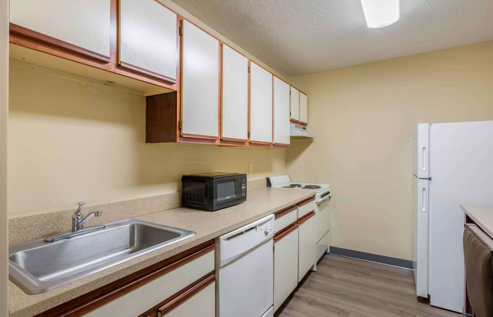 Deluxe Studio, Multiple Beds, Non Smoking | Private kitchen | Full-size fridge, microwave, stovetop, coffee/tea maker