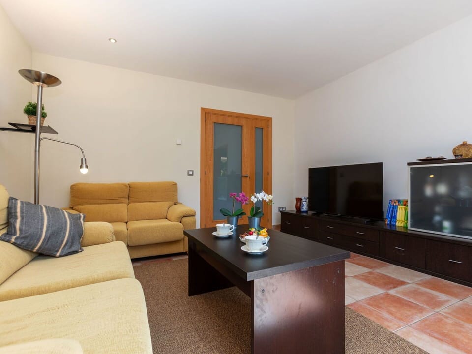 Property, Furniture, Cabinetry, Building, Azure, Wood, Window, Comfort, Flooring