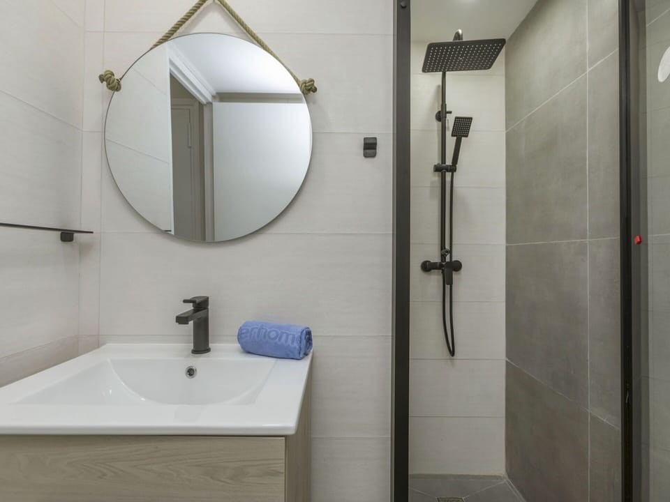 Bathroom, Plumbing Fixture, Wall, Interior Design, Flooring, Bathroom Sink, Floor, Mirror, Sink, Tap