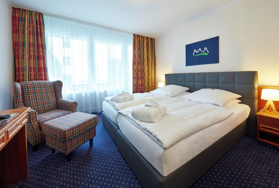 Hypo-allergenic bedding, minibar, in-room safe, desk