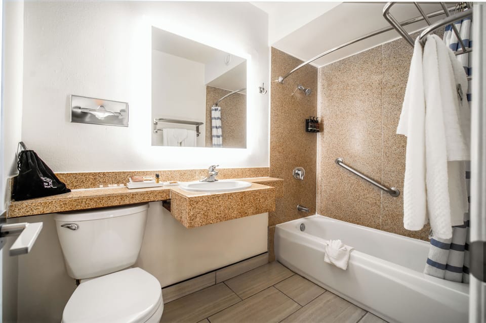 Inn at 50 at Long Beach Convention Center Hotel in Long Beach