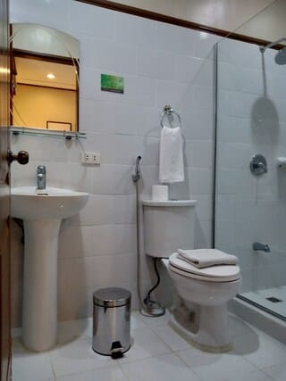 Family Air conditioning Room | Bathroom | Shower, free toiletries, hair dryer (on request), slippers