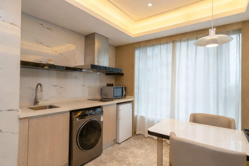 Family Twin Room | Premium bedding, minibar, in-room safe, desk