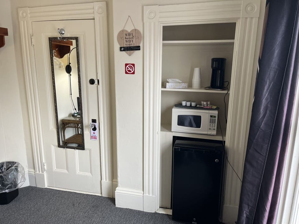 Unit 7 (Shared bath, Second floor) | Individually furnished, iron/ironing board, free WiFi, bed sheets