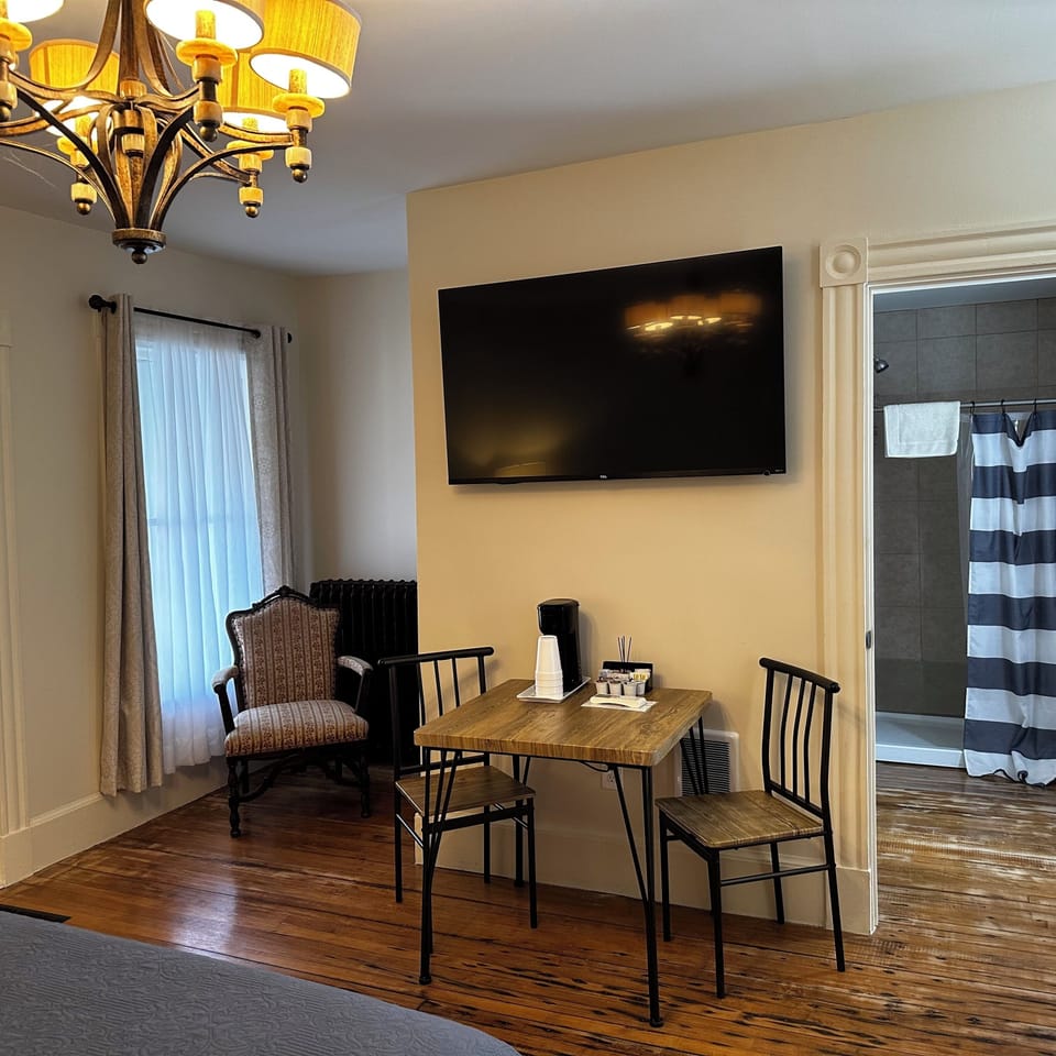 Unit 17 | Individually furnished, iron/ironing board, free WiFi, bed sheets