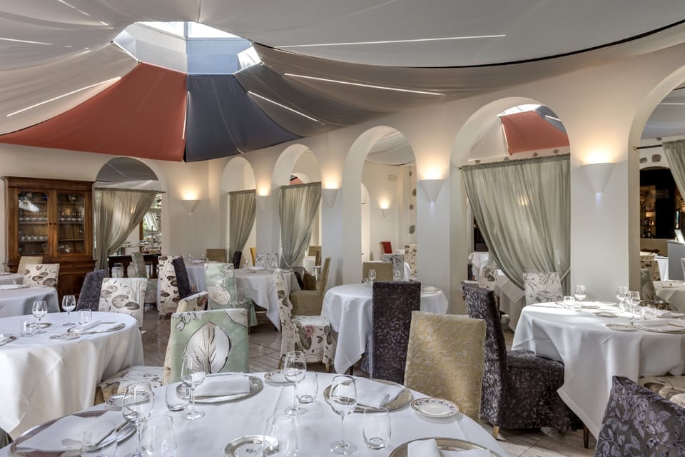 2 restaurants, breakfast, lunch, dinner served; Italian cuisine