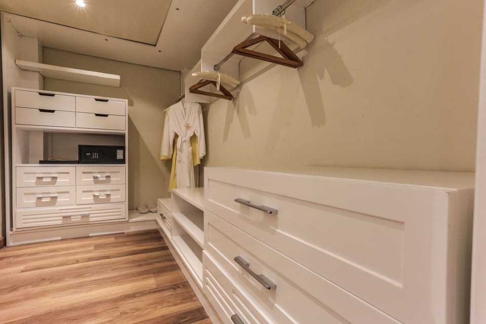 1 bedroom, free minibar, in-room safe, individually decorated