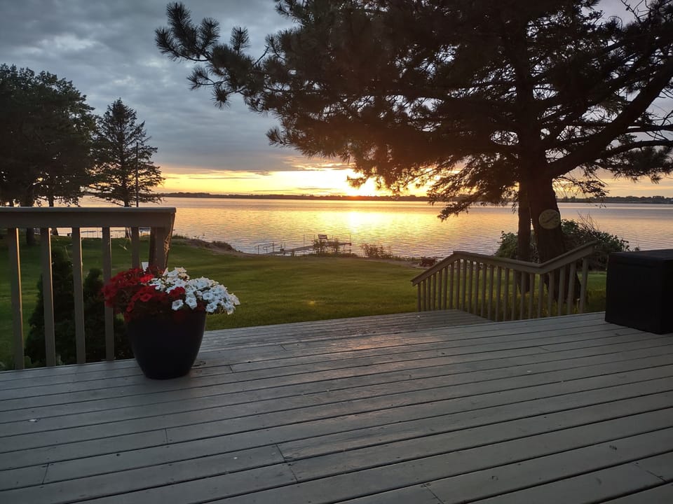 large deck to enjoy sunsets 