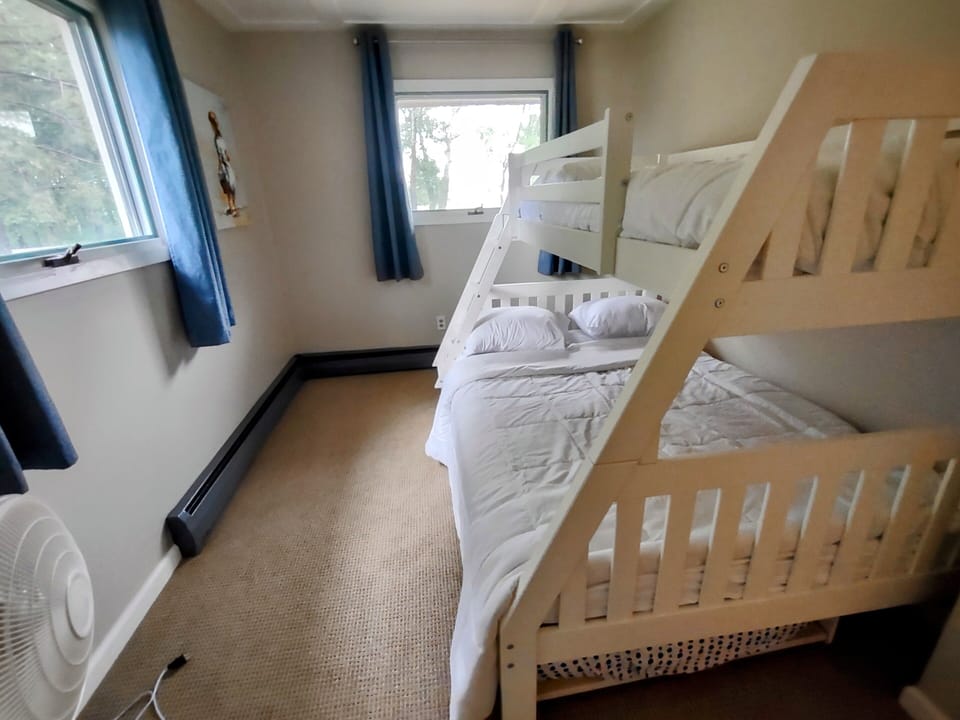 full bunk bed with twin trundle and twin on top