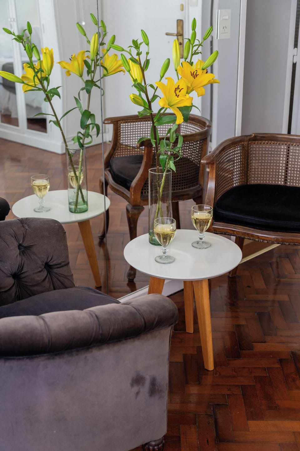 Apartment, 1 Bedroom, City View | Living area | 32-inch LED TV with cable channels, Netflix, pay movies