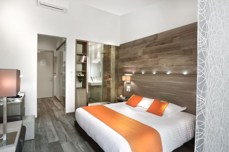 Design Double Room | Premium bedding, minibar, in-room safe, desk