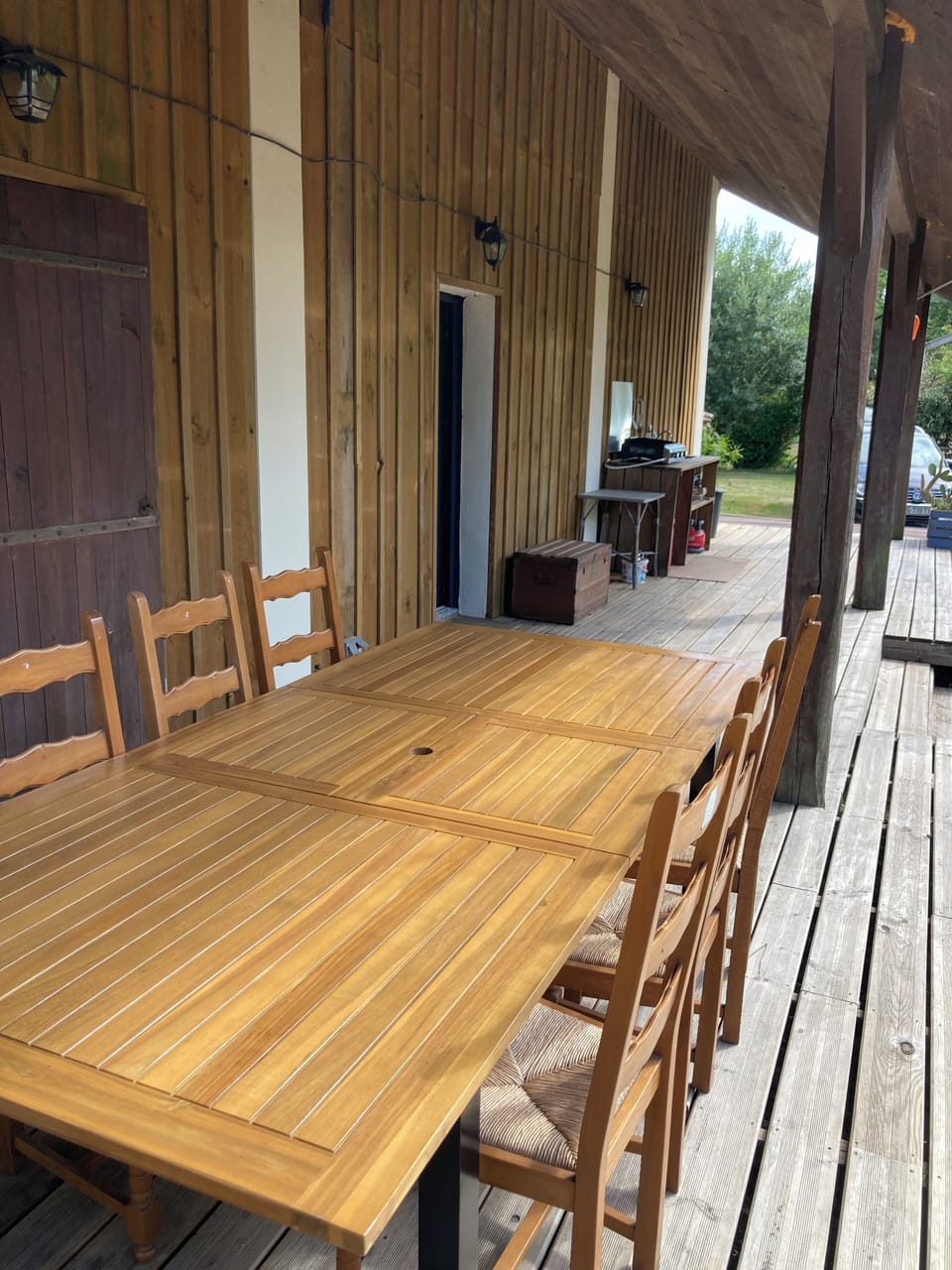 Outdoor dining