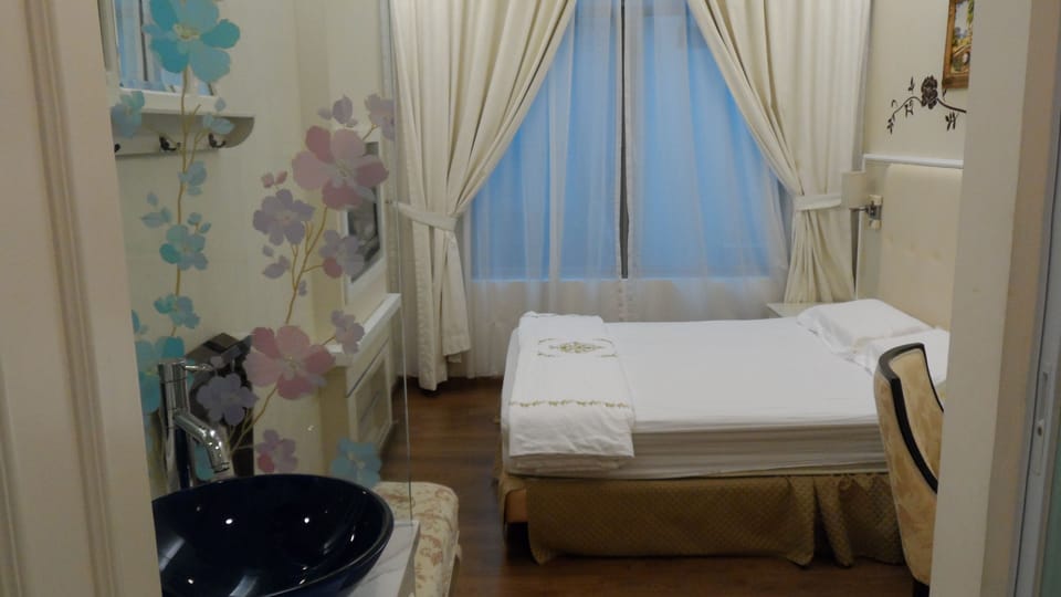 Standard Room | Minibar, in-room safe, laptop workspace, iron/ironing board (on request)