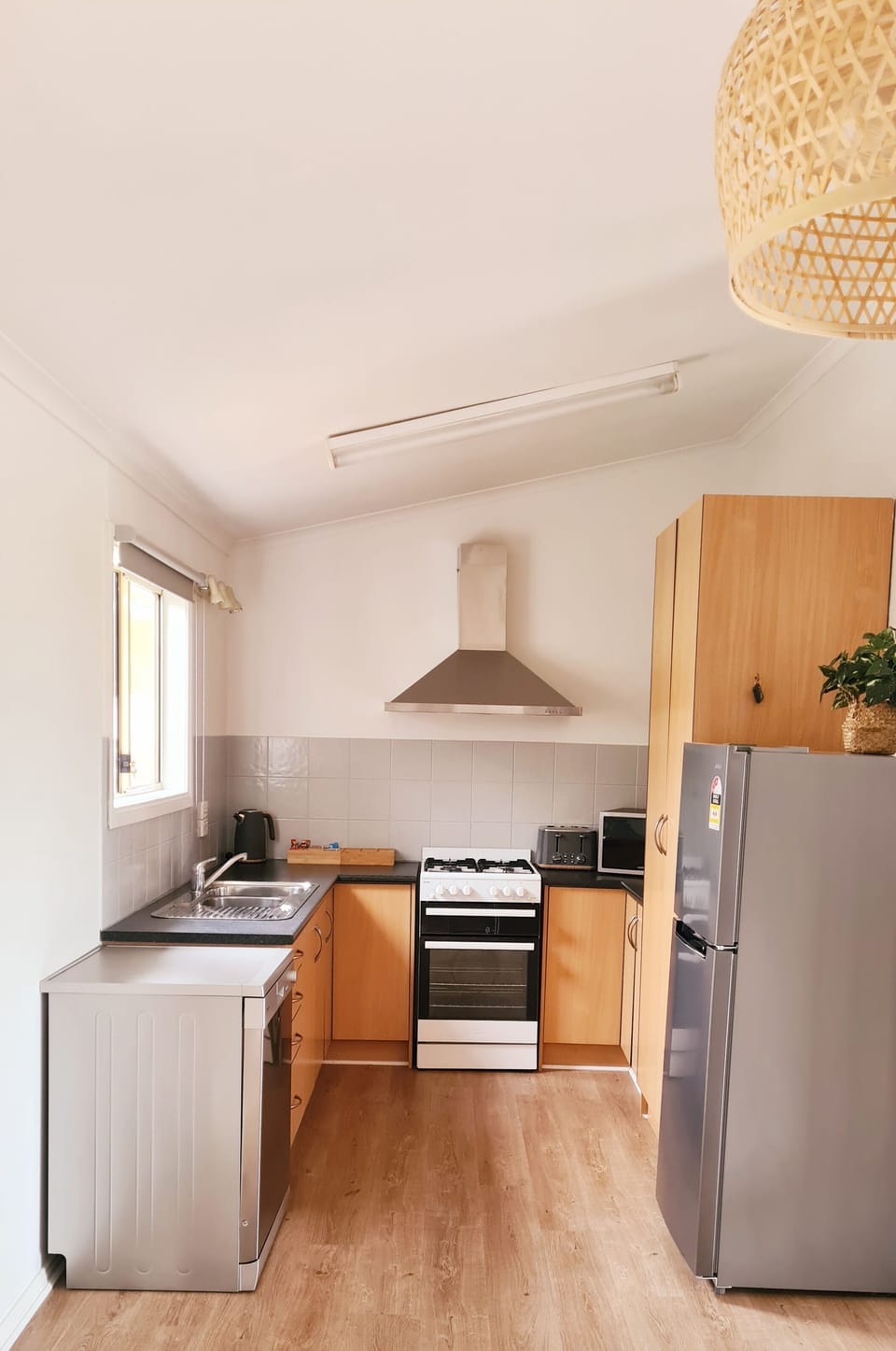 Full kitchen with all essentials including dishwasher & Nespresso coffee machine
