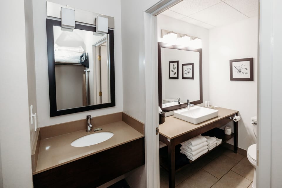 Standard Room, 2 Queen Beds, Non Smoking | Bathroom | Hair dryer, towels, soap, shampoo