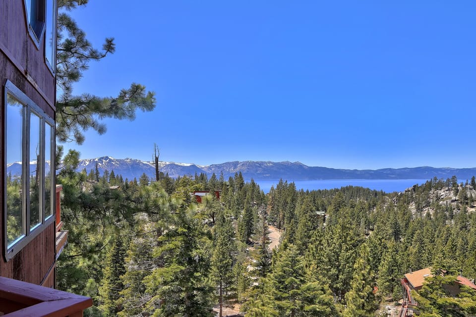 Mv62 lakeview condo with hot tub Apartment in Kingsbury