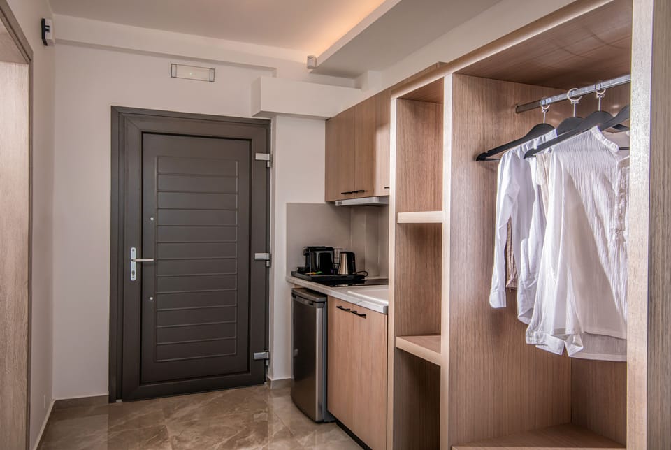Junior Suite, Private Pool, Sea View | In-room safe, laptop workspace, blackout drapes, soundproofing