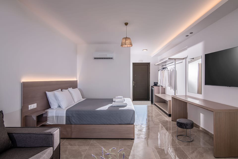 In-room safe, laptop workspace, blackout drapes, soundproofing