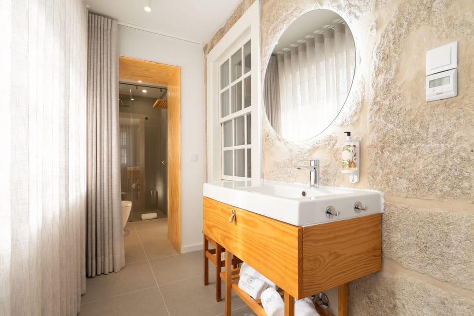 Signature Studio Suite, 1 Queen Bed with Sofa bed, Garden View | Bathroom | Shower, rainfall showerhead, hair dryer, soap