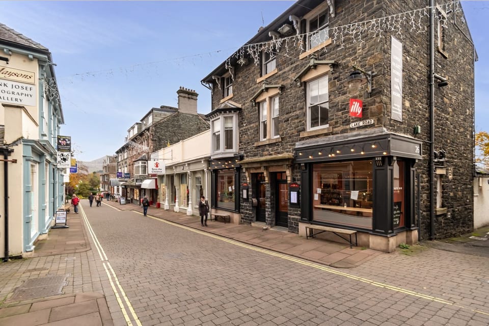 The pet friendly property is also just a few minutes walk from Hope Park, and a short distance for Derwentwater
