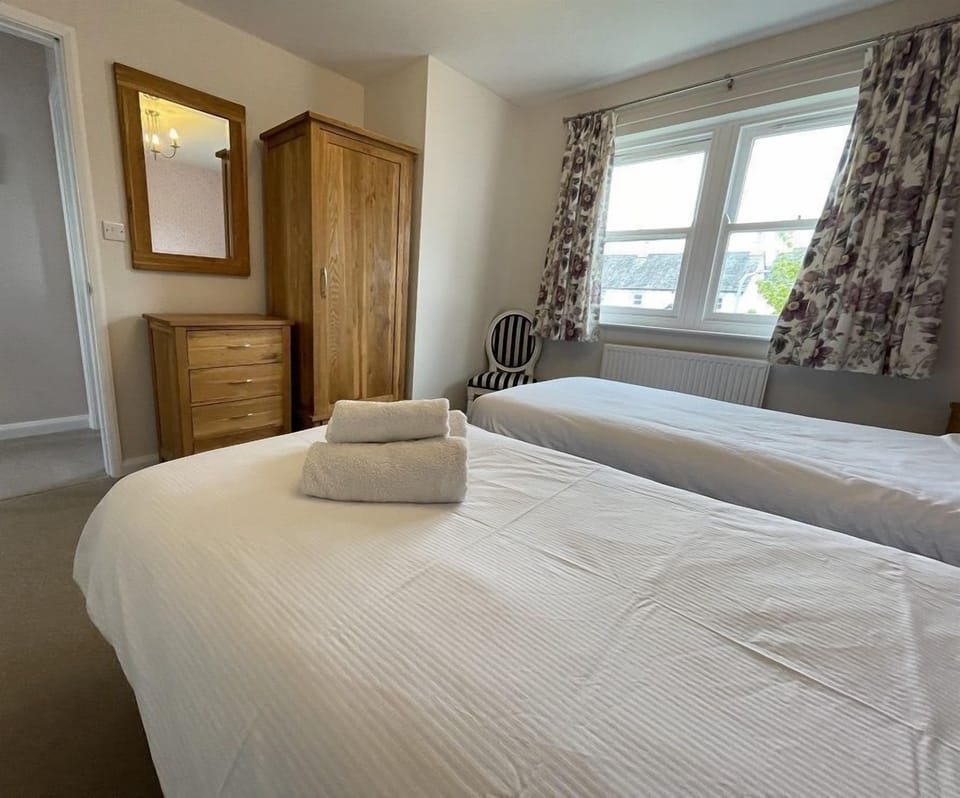 The twin beds can be reconfigured as a superking upon request, there is an extra fee of Ã‚Â£15 for this