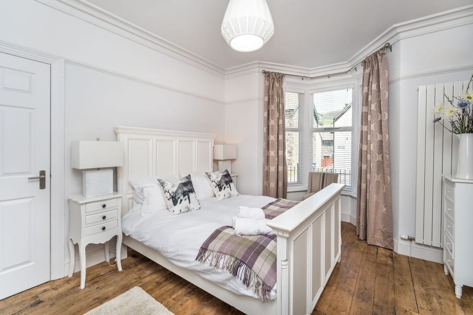 This bedroom has a king sized bed, wardrobe, chest of drawers and bedside tables