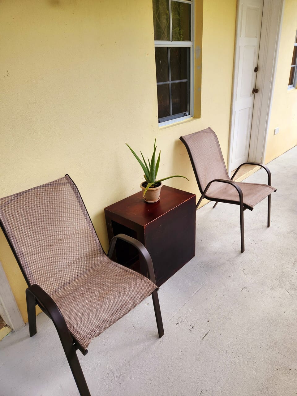 Individual access to lanai from bedroom