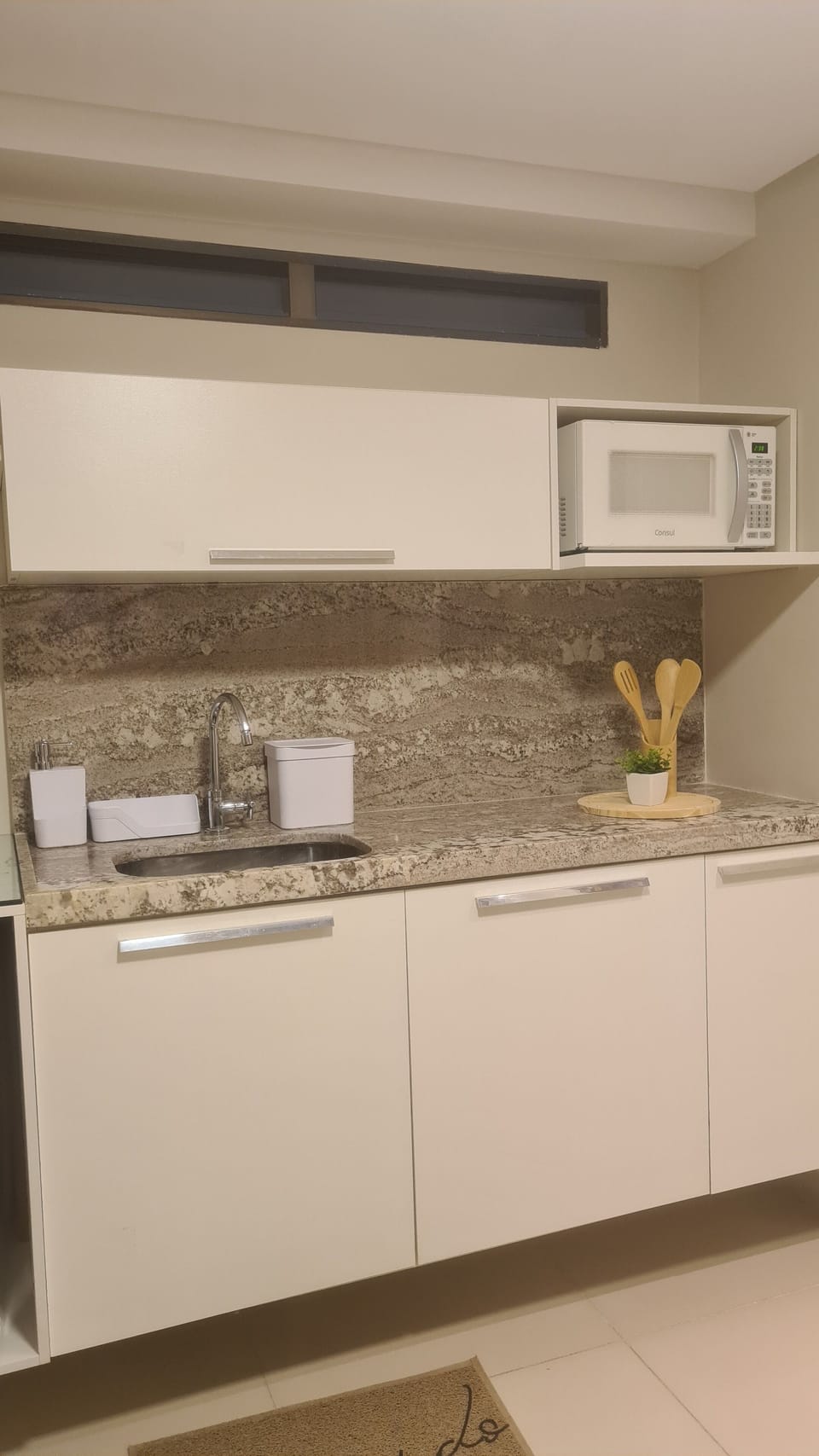 Deluxe Quadruple Room | Private kitchen