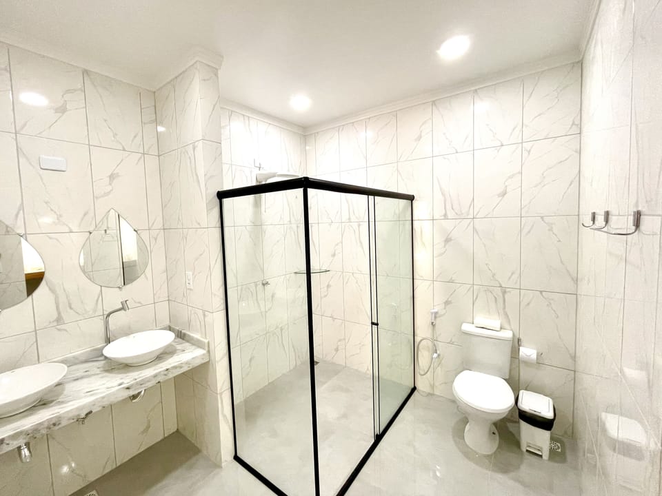 Deluxe Duplex, 2 Bedrooms, Non Smoking | Bathroom