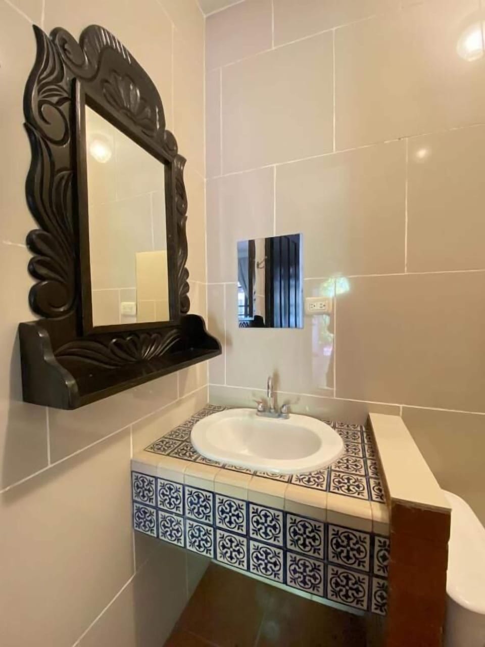 Executive Double Room | Bathroom | Shower, hair dryer (on request), towels, soap