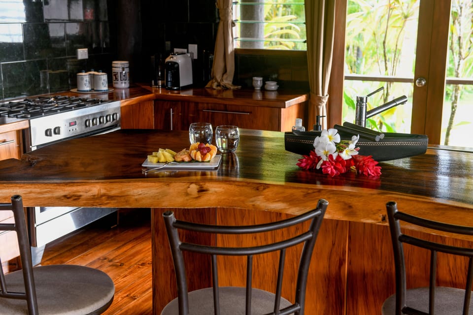 The Peak | Private kitchen | Fridge, coffee/tea maker, dining tables