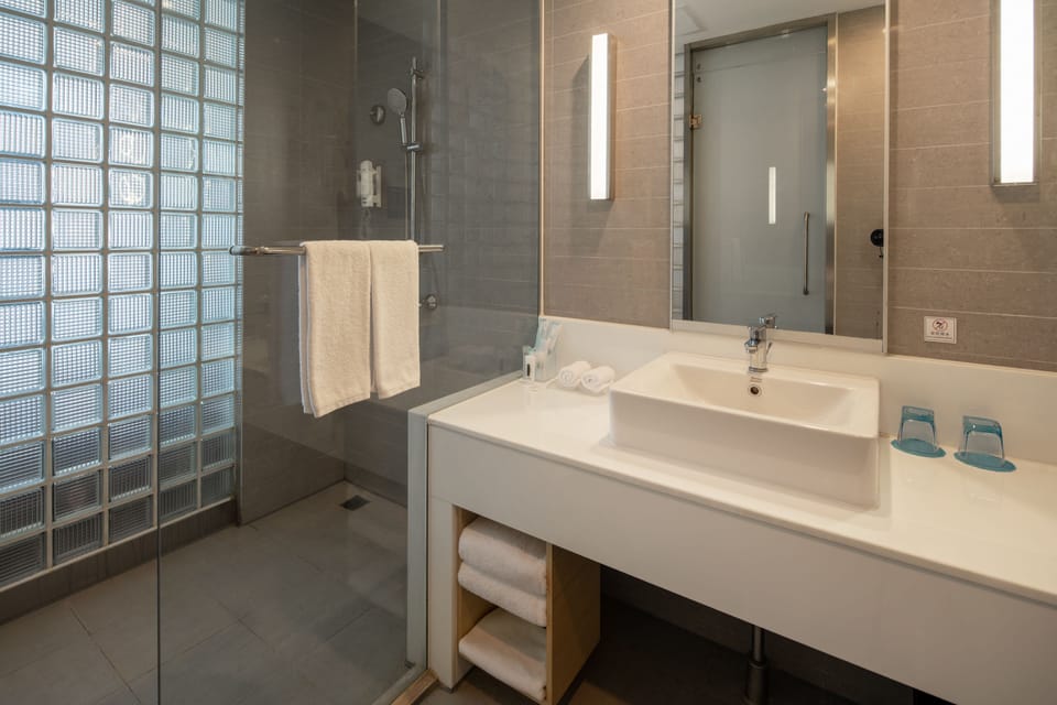 Deep soaking tub, rainfall showerhead, hair dryer, slippers