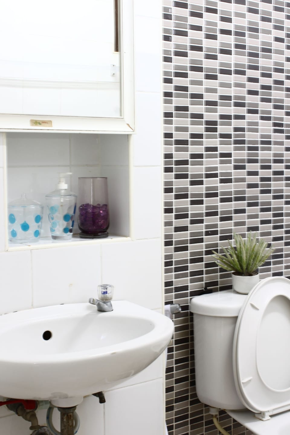 Deluxe Double Room | Bathroom | Shower, free toiletries, hair dryer, towels