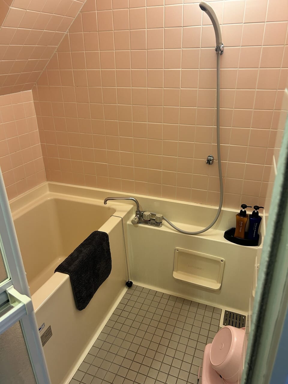 Family Room | Bathroom | Slippers, bidet, towels, soap
