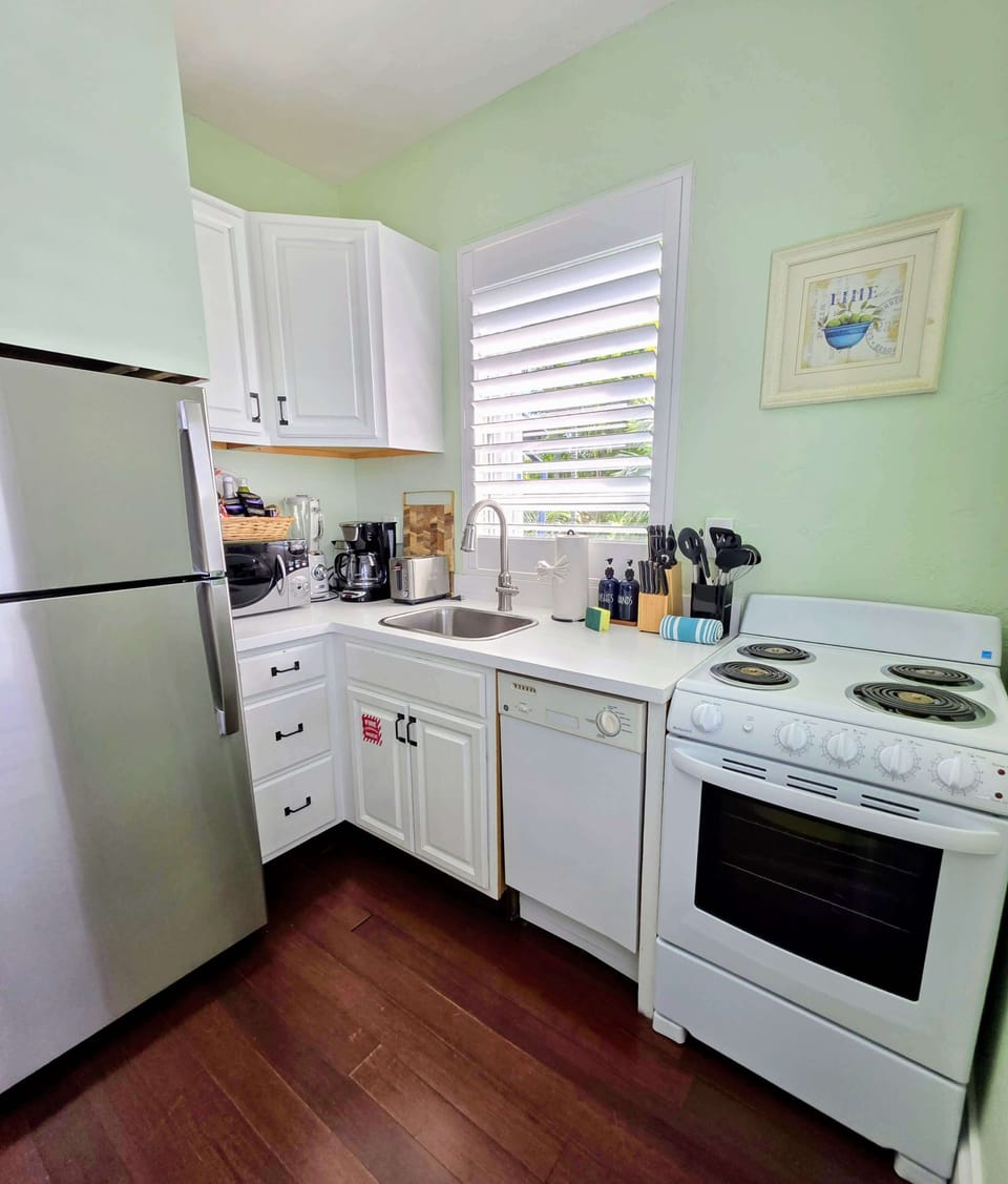 Key Lime Pie kitchen with pool and garden view