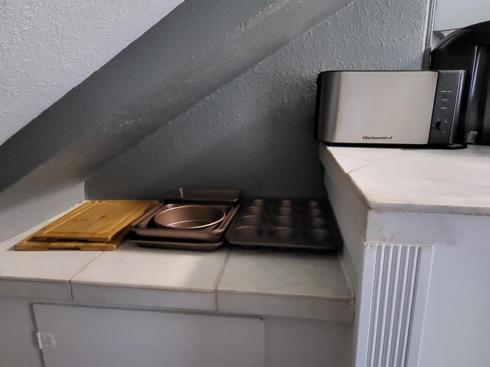 Baking sheets, Toaster and Cutting Boards