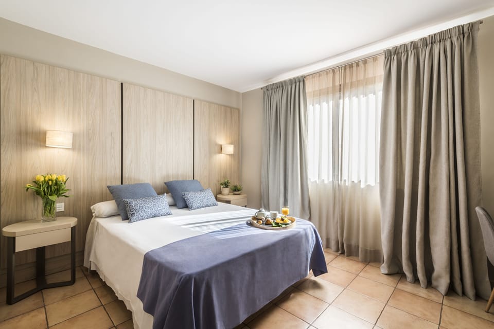 Minibar, in-room safe, desk, blackout drapes